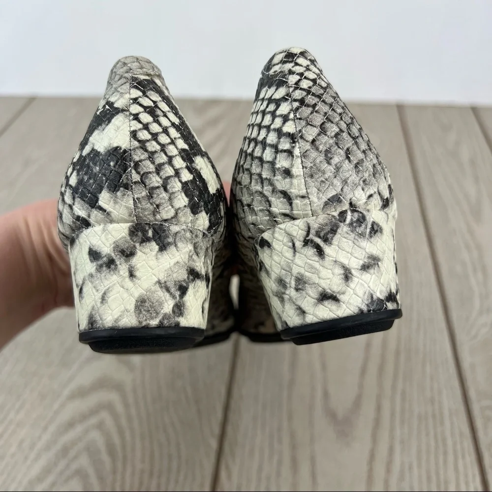 Easy Spirit Abelle Leather Almond Toe Low Wedges 6.5M Black & White Snake Python